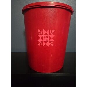 Vintage-Tupperware Servalier 811-13 “Red Canister Tulip Quilt Design”
